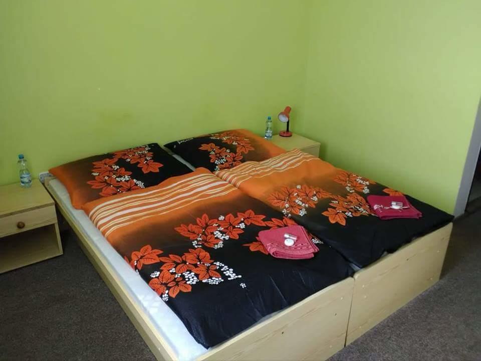 Hotel Modra Hvezda Sadska Ngoại thất bức ảnh
